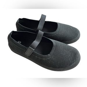 SO Girls Mary Jane’s, Black Cloth Shimmery Fabric, Velcro Closure, Size Youth 6
